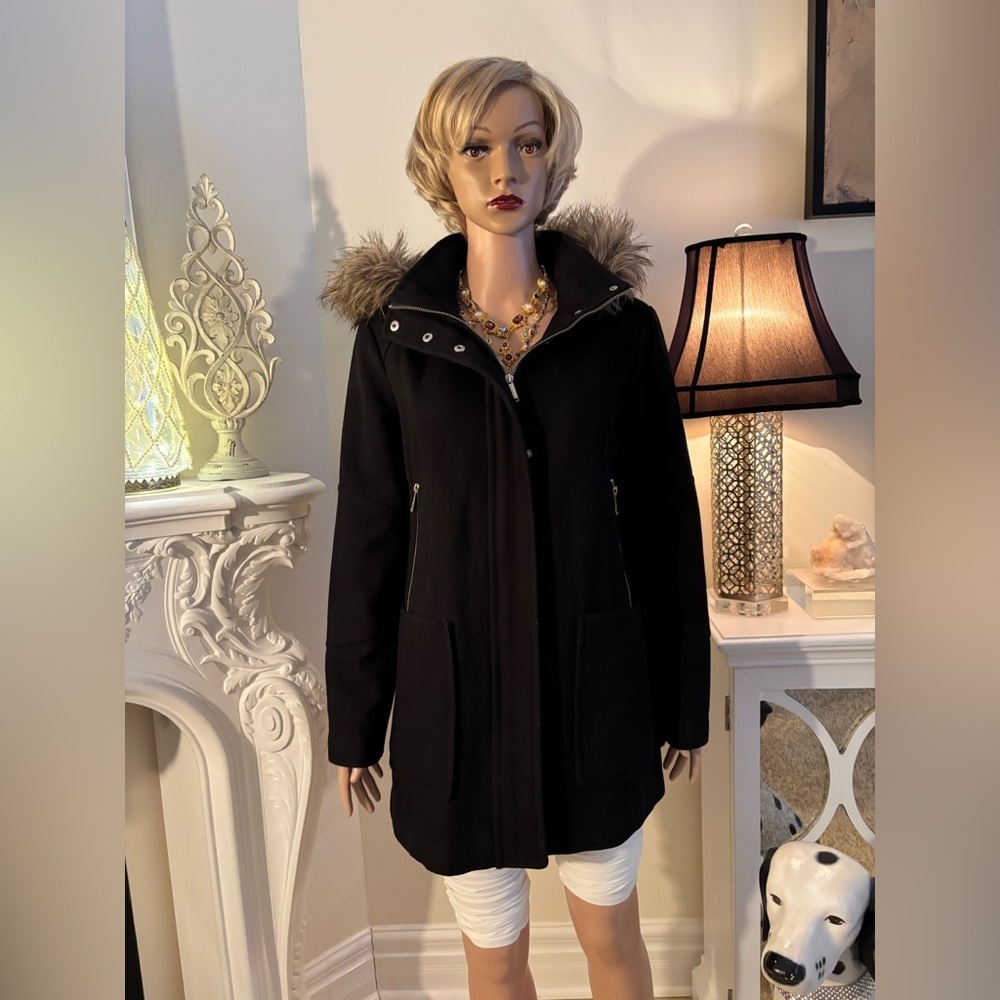 Women's Black Faux Fur-Trimmed Coat - Picture 4 of 16